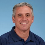 Chris Koutures, MD, FAAP, es pediatra y especialista en Medicina del deporte en ActiveKidMD, Anaheim Hills, CA. En 2008 se desempeñó como médico del equipo de voleibol y de tenis de mesa de los Estados Unidos en los Juegos Olímpicos de Verano de Beijín 2008. En la act