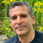 Ken Ginsburg, MD, MS Ed, FAAP es autor del libro de la AAP,
